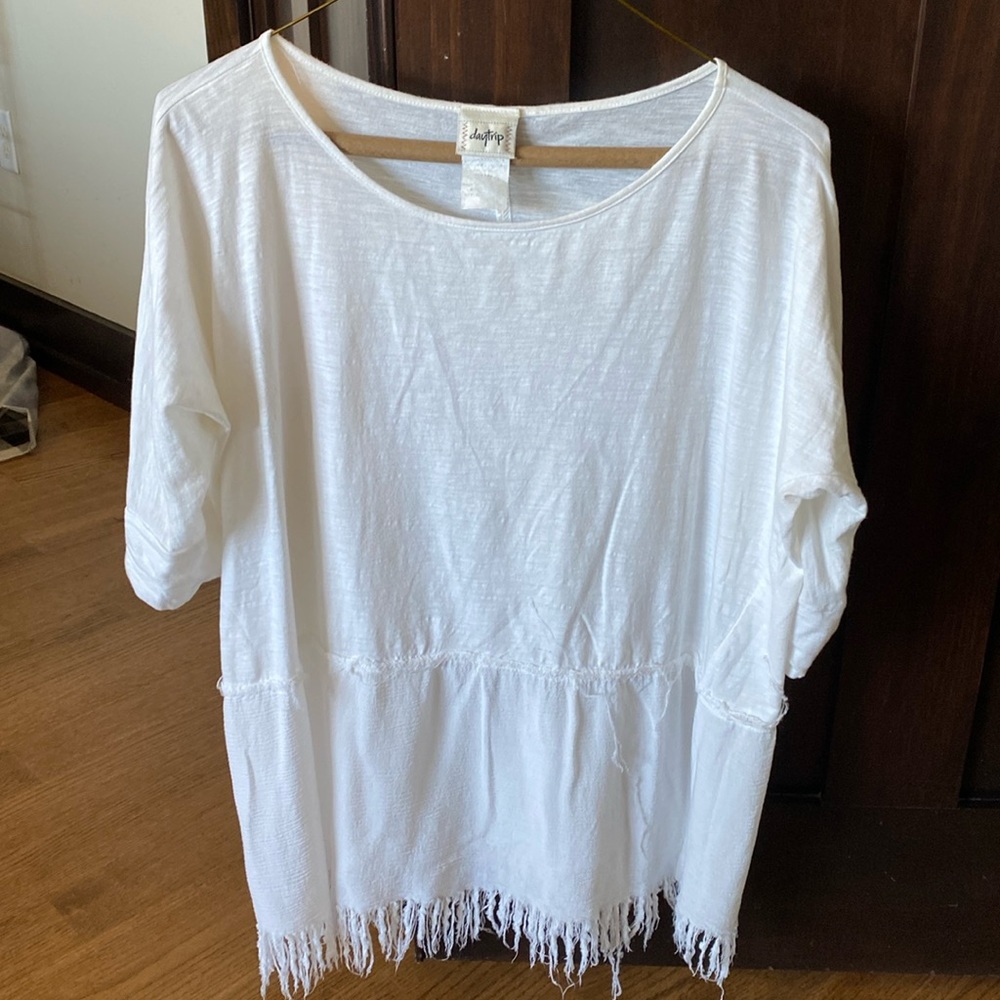 Daytrip white tunic. Size large. Pre-owned.